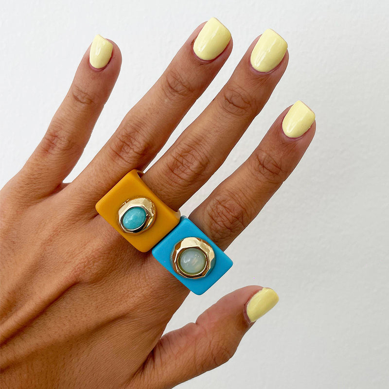 Anillo grande color mostaza turquesa