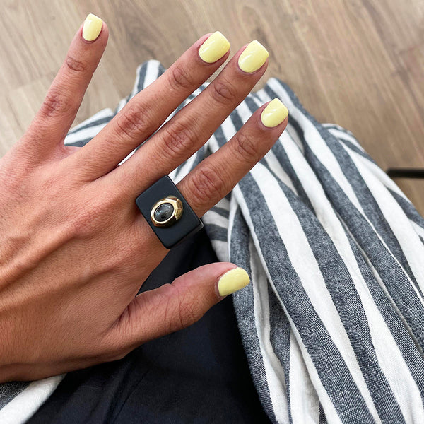 Anillo mujer negro con labradorita