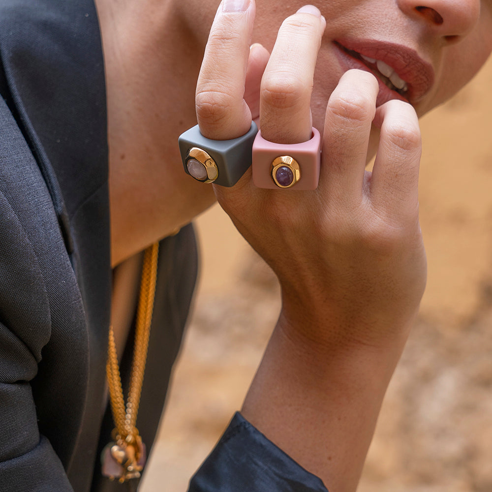 Anillo color rosa viejo con amatista