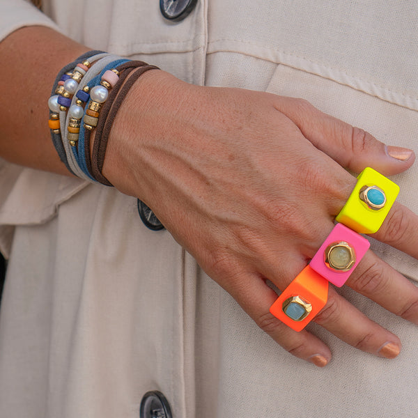 Anillo para mujer fucsia fluor con piedra natural aventurina