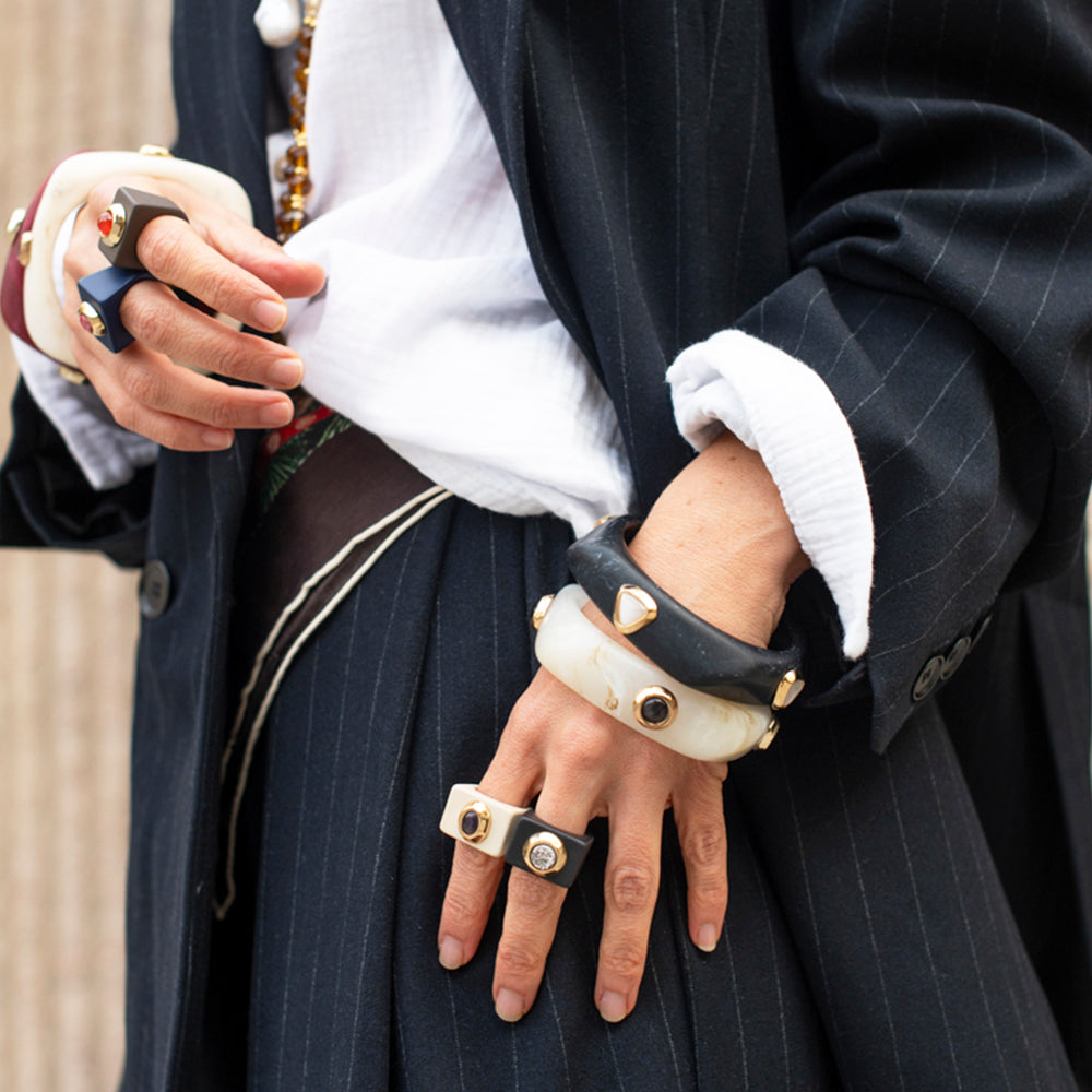 Anillo negro con piedra drusa titanio [Black]