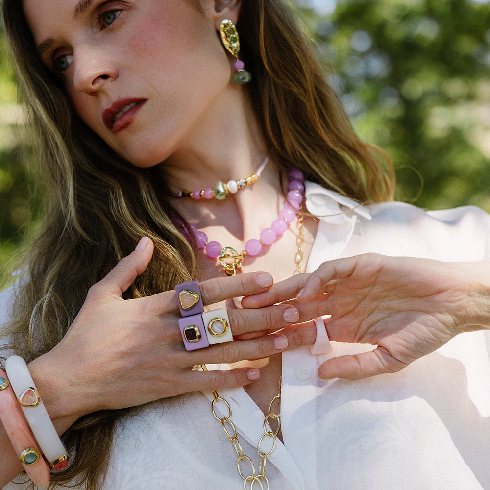 Collier long multi-position BAVARO mauve d'Émolo, pierres naturelles et chaîne dorée