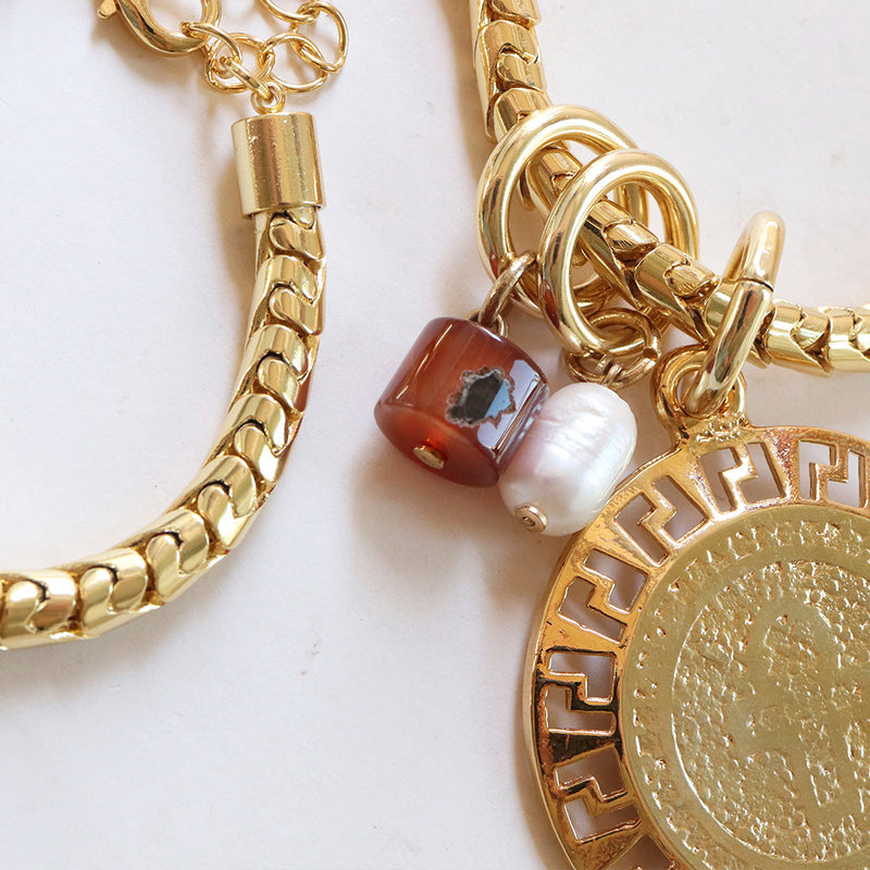 Collar corto para mujer cadena dorada tipo snake con pieza circular y piedra natural con perla 