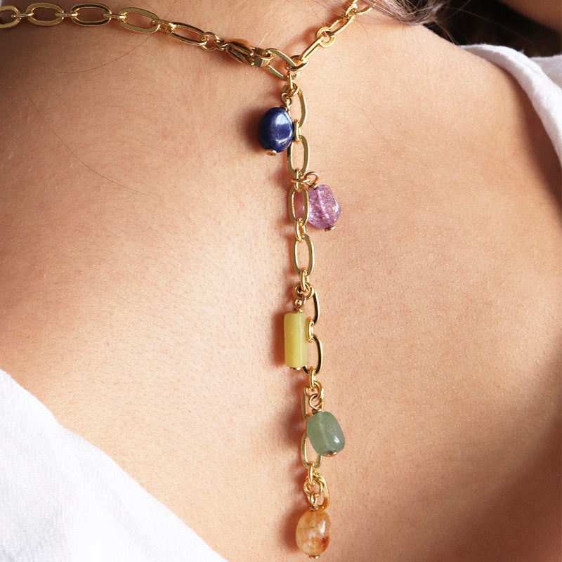 Collar largo con eslabones dorados y piedras naturales para mujer