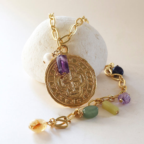 Collar largo para mujer con moneda dorada 