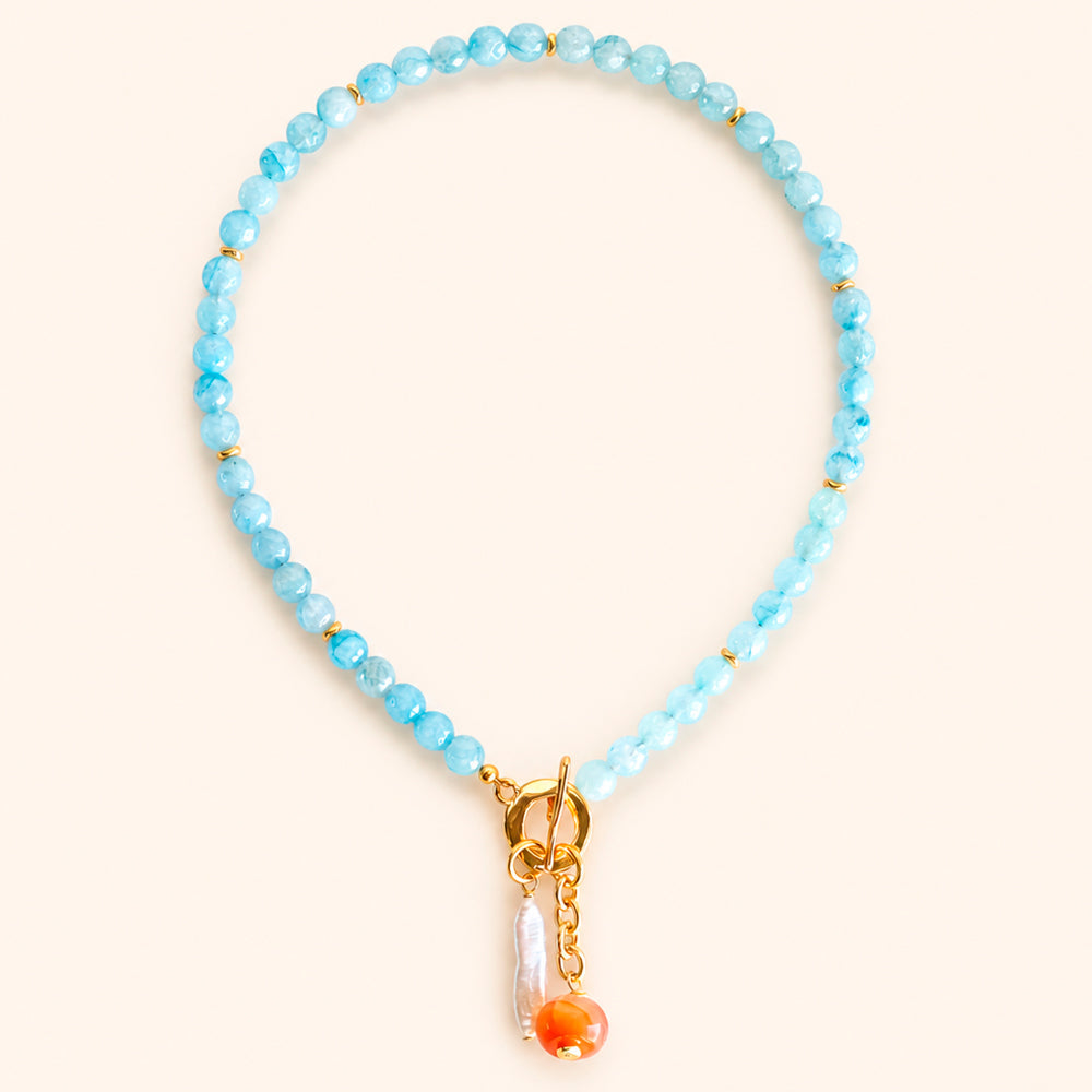 Collier court BAVARO bleu ciel, avec pierre naturelle et perle, plaqué or, Émolo