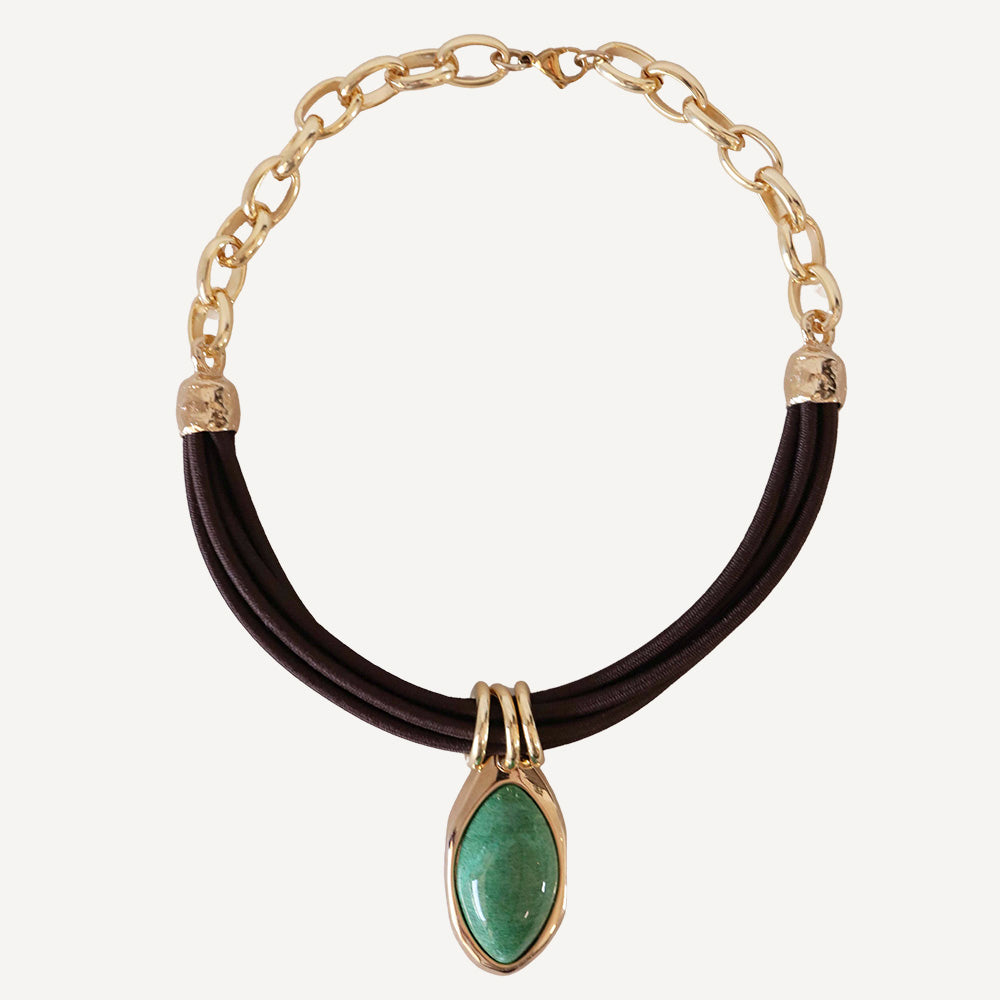Collar corto para mujer con cordón encerado  y cadena dorada con piedra natural amazonita verde