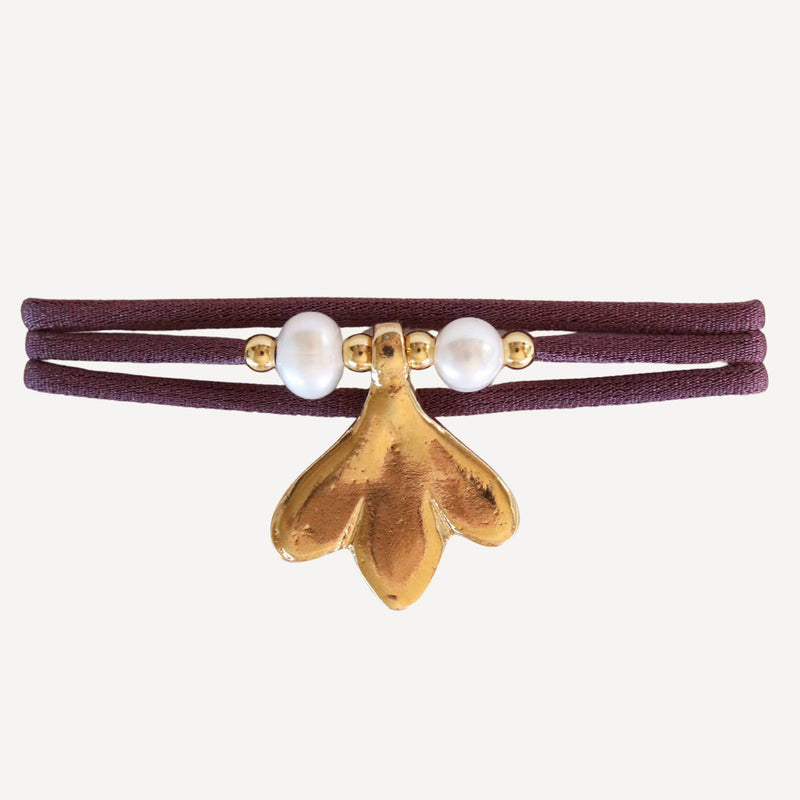 collar seda elástica ara mujer con pieza central dorada combinada con perlas