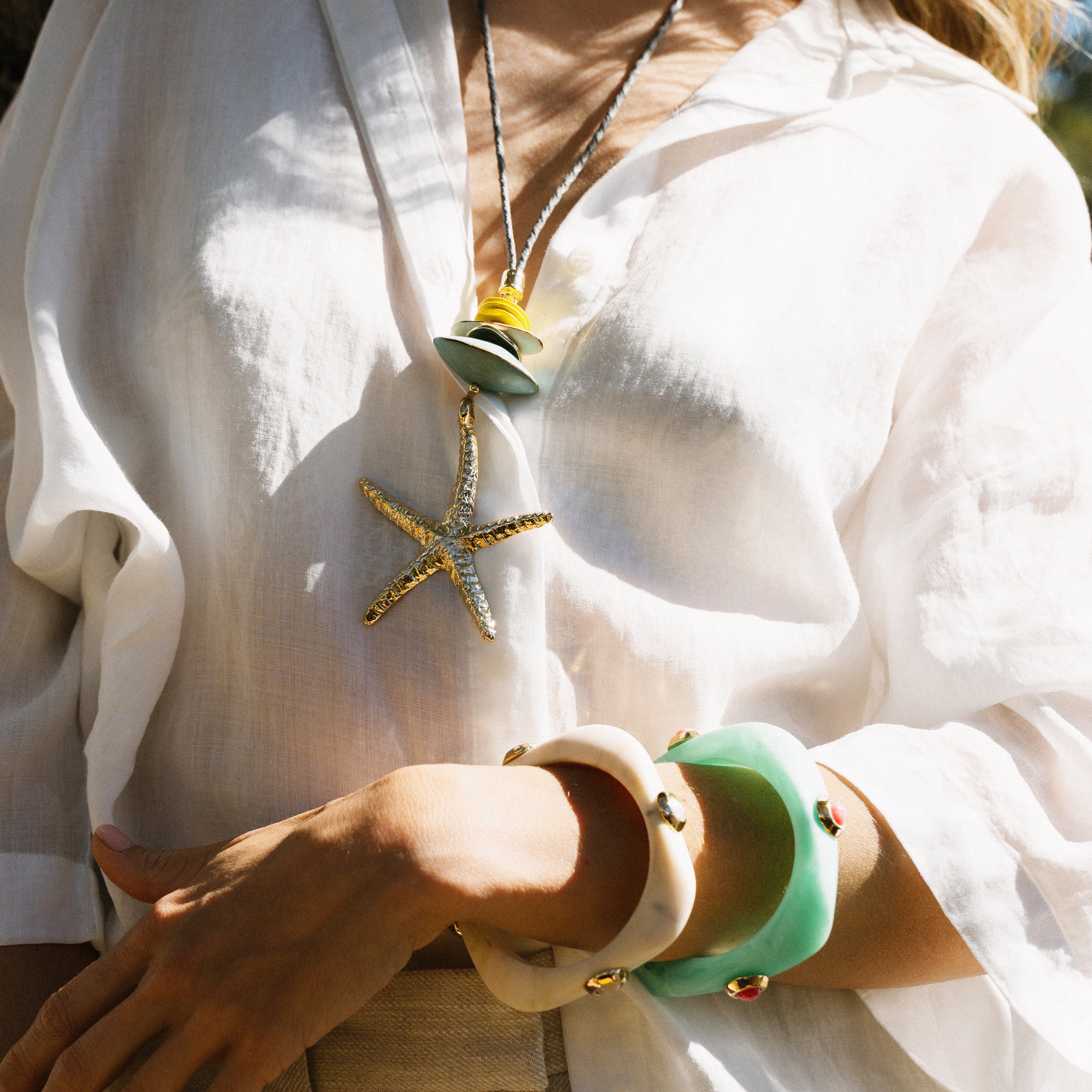 Macao necklace with a star pendant in turquoise, natural wooden beads on a cord — Émolo