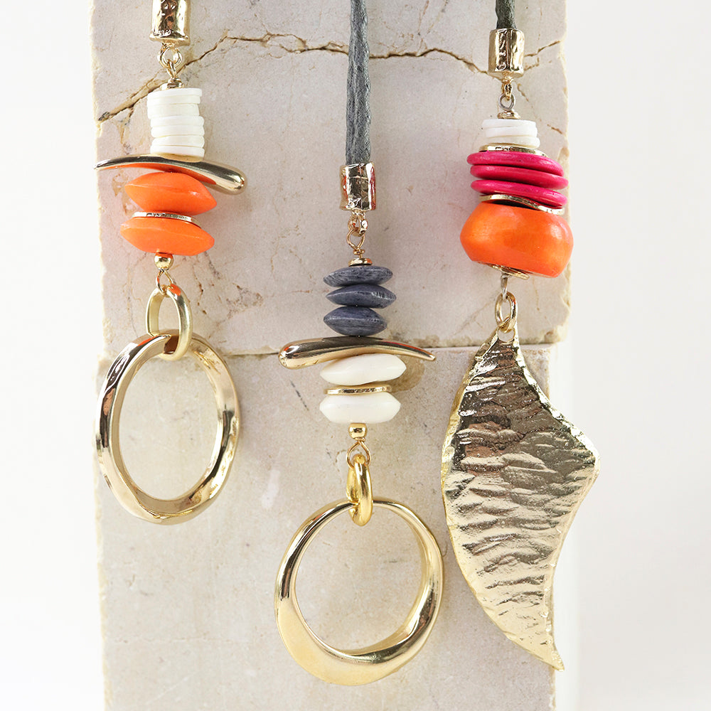 Adjustable long necklace for women with natural stones and a gold centerpiece