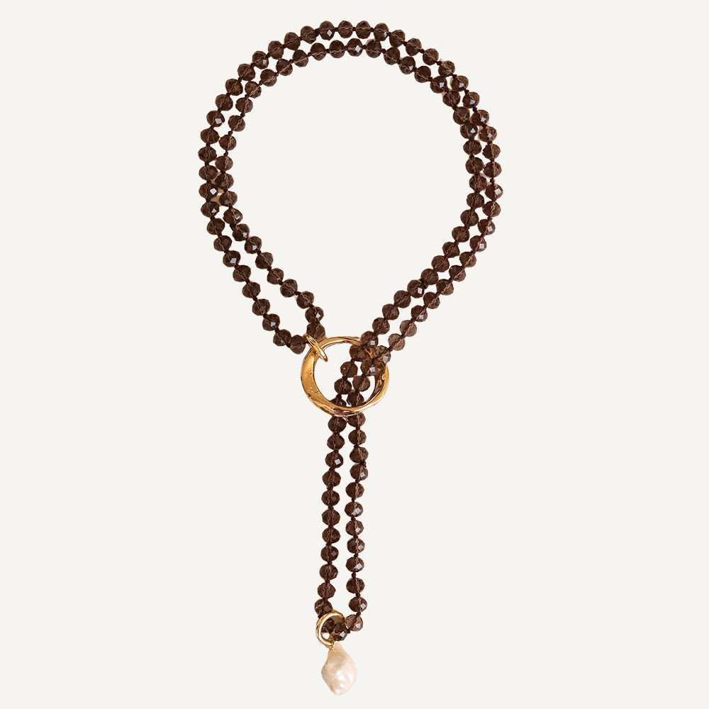 Collar largo ODRI Barroco en tono fumé con perla barroca y cristal de roca facetado — Émolo
