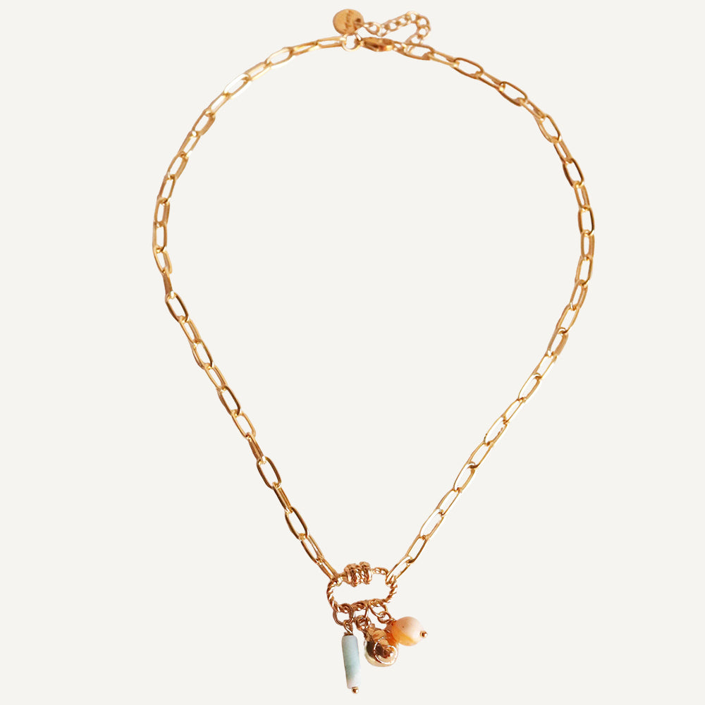 Collar de cadena dorada con colgante de concha, colección SOMMER — Émolo