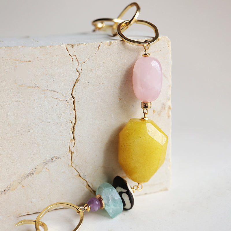 Collar multiposición para mujer cadena de latón dorada con piedras naturales