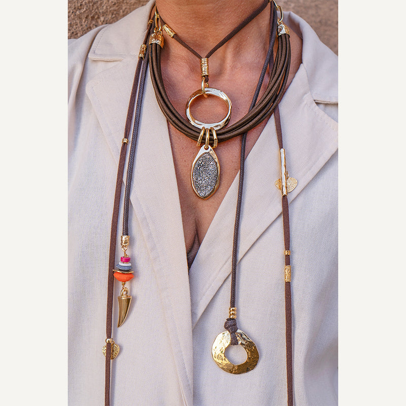 Collar largo multiposición pieza dorada y piedras naturales