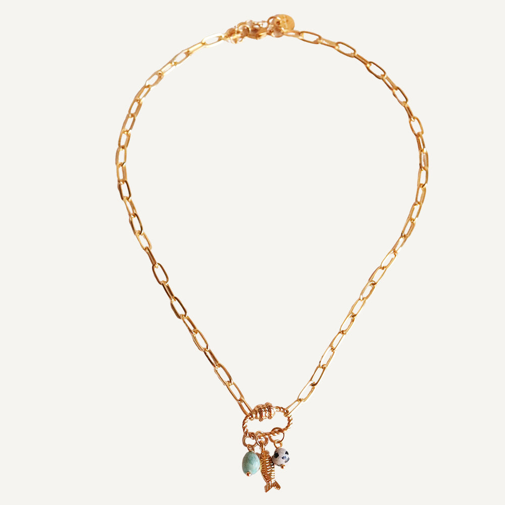 Collar de cadena dorada con colgante de pez, colección SOMMER — Émolo