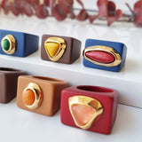 Anillo marrón con oro y cuarzo rosa [LATTE]