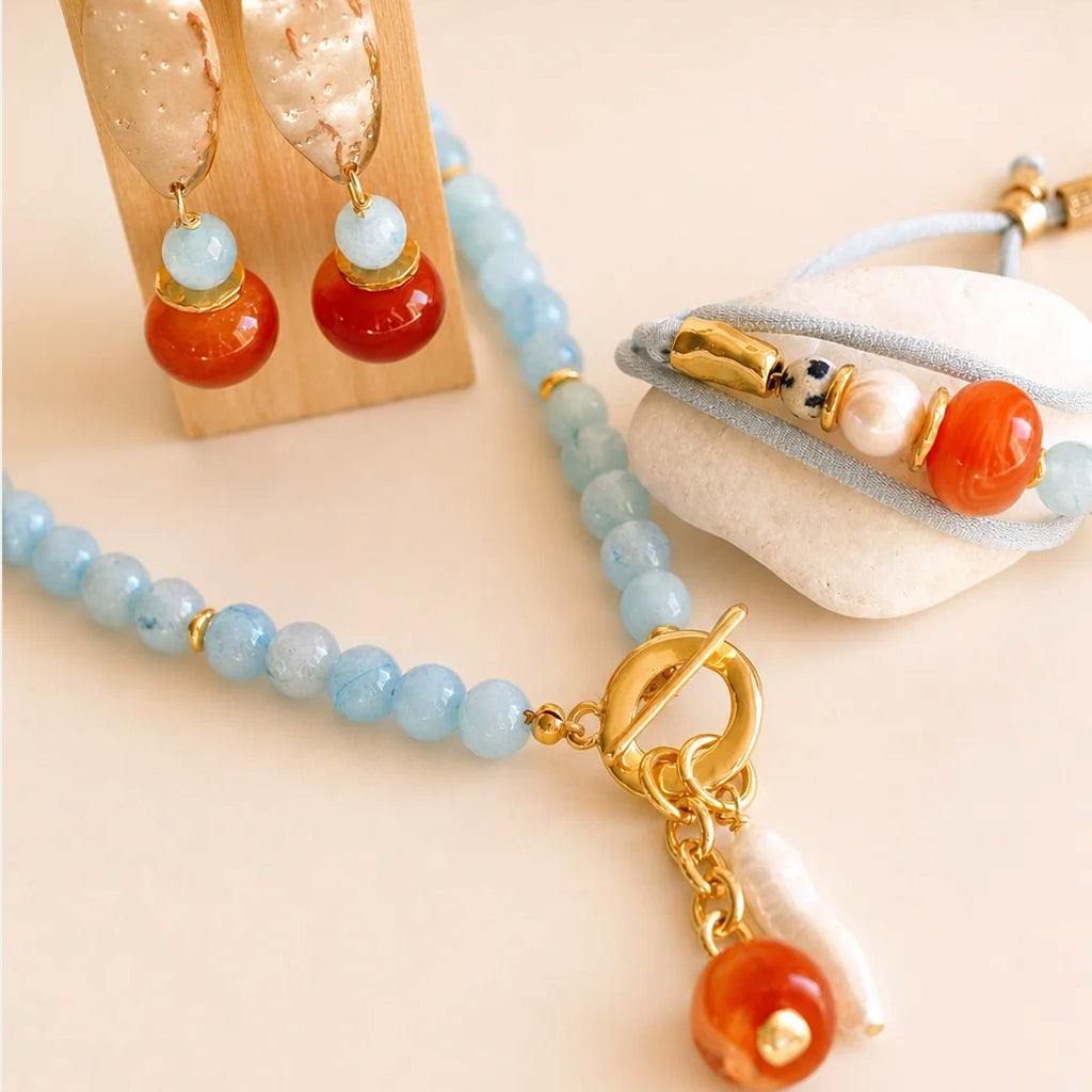 Close-up of the BAVARO short necklace in sky blue, natural stones and river pearl