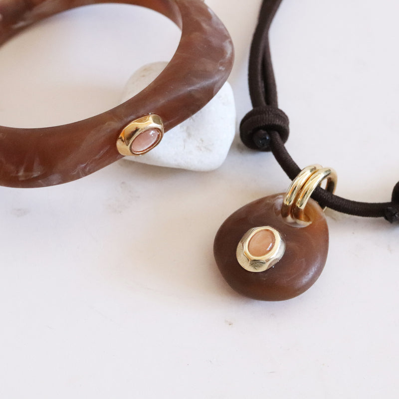 Anillo mujer Marrón con selenita salmón SAIRA