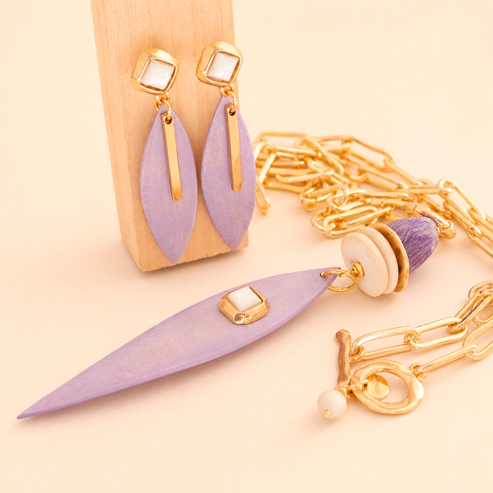 Conjunto Saira Summer en lila-madreperla: collar largo de cadena y pendientes a juego — Émolo