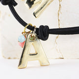 collar con colgante letra inicial grande en oro