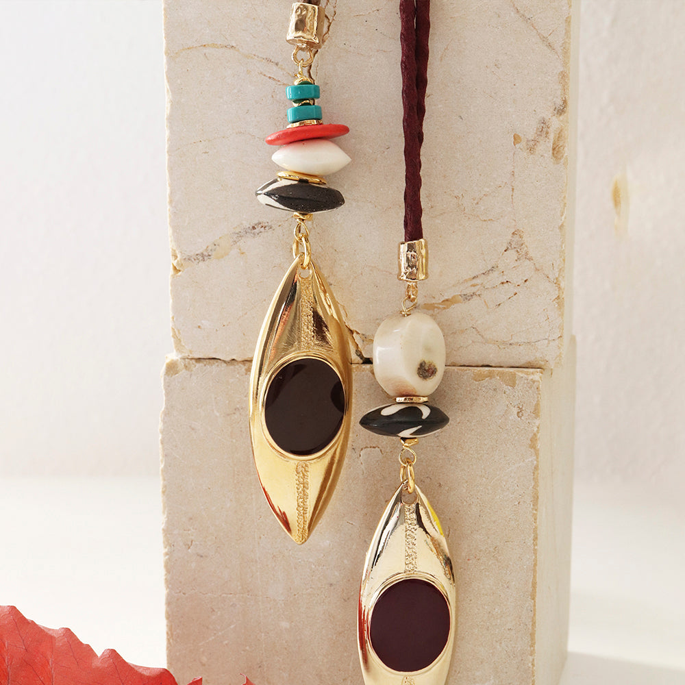 Collar para mujer largo ajustable con pieza dorada