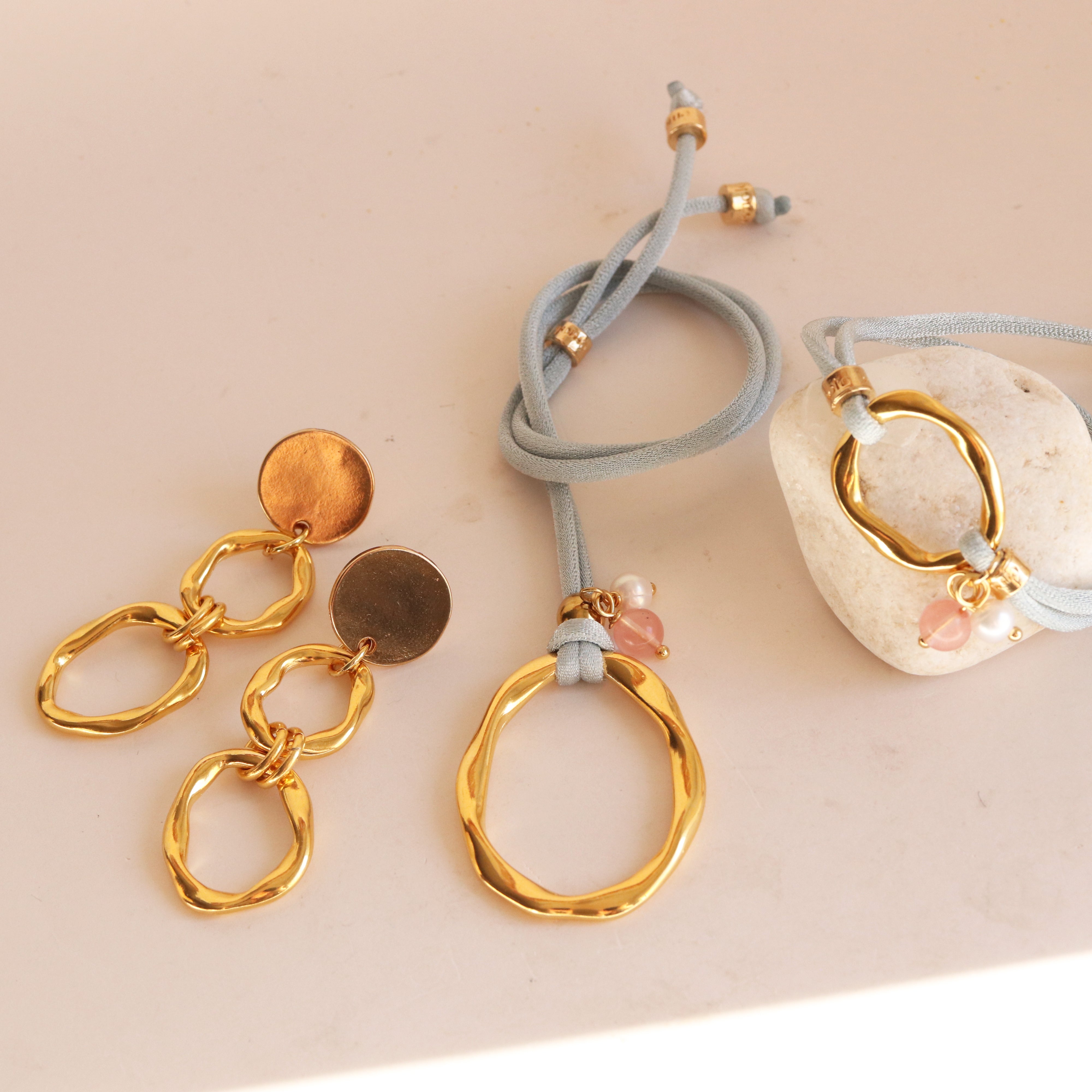 Pulsera ajustable OVLO con piedras naturales