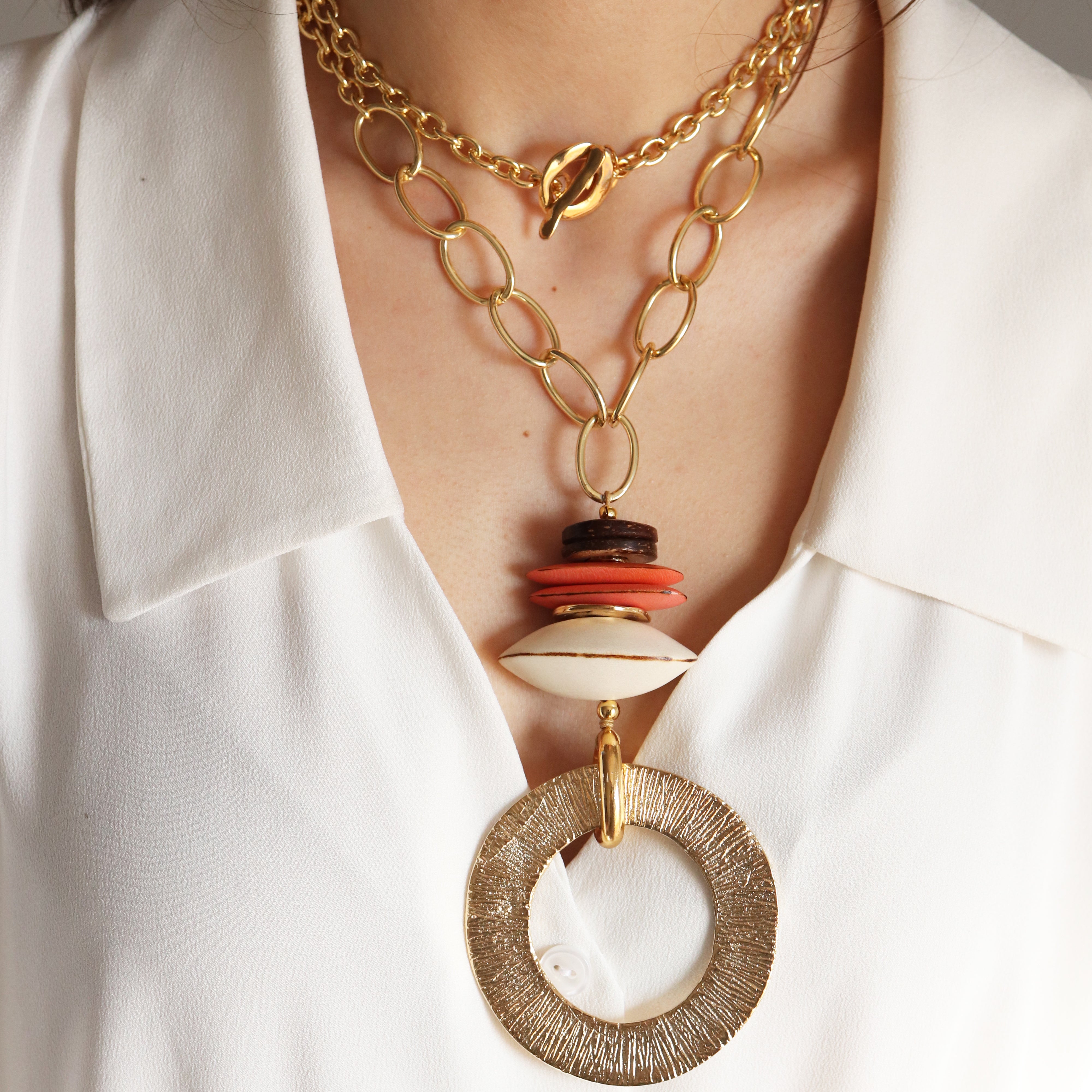 Macao golden chain necklace with a white and coral detail, long design — Émolo