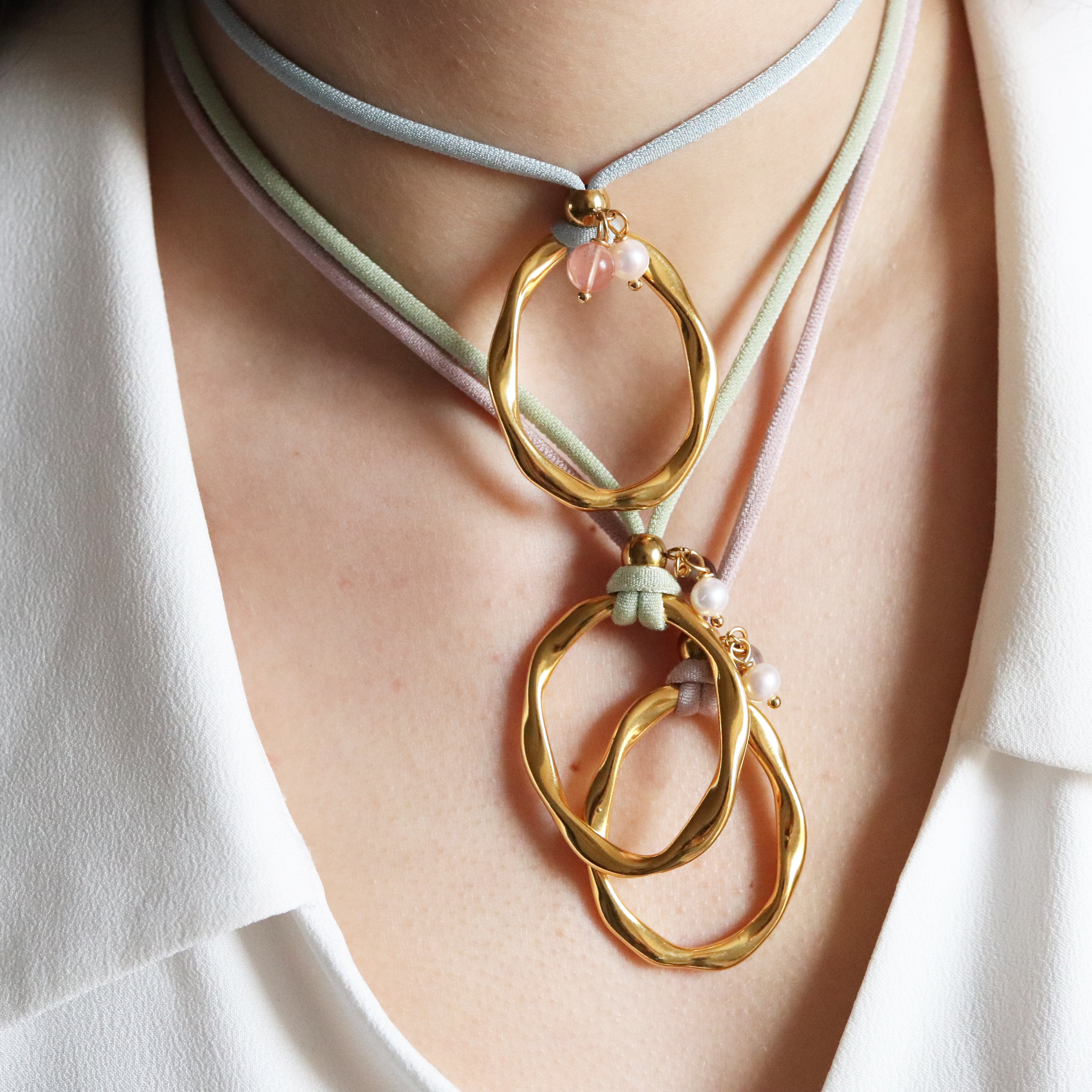 Collar ajustable OVLO con piedras naturales