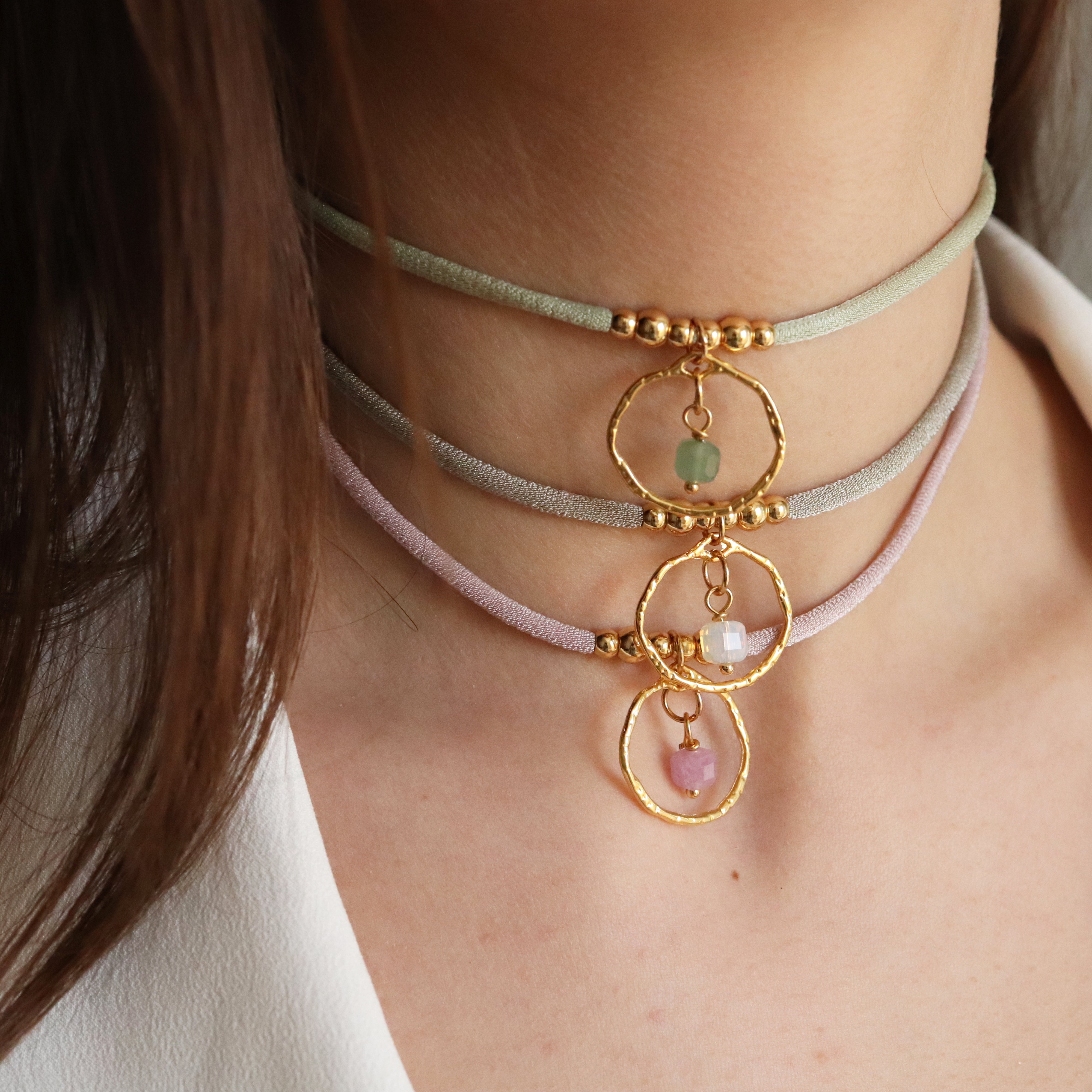 Collar corto NYAMAN Miz hecho a mano en España