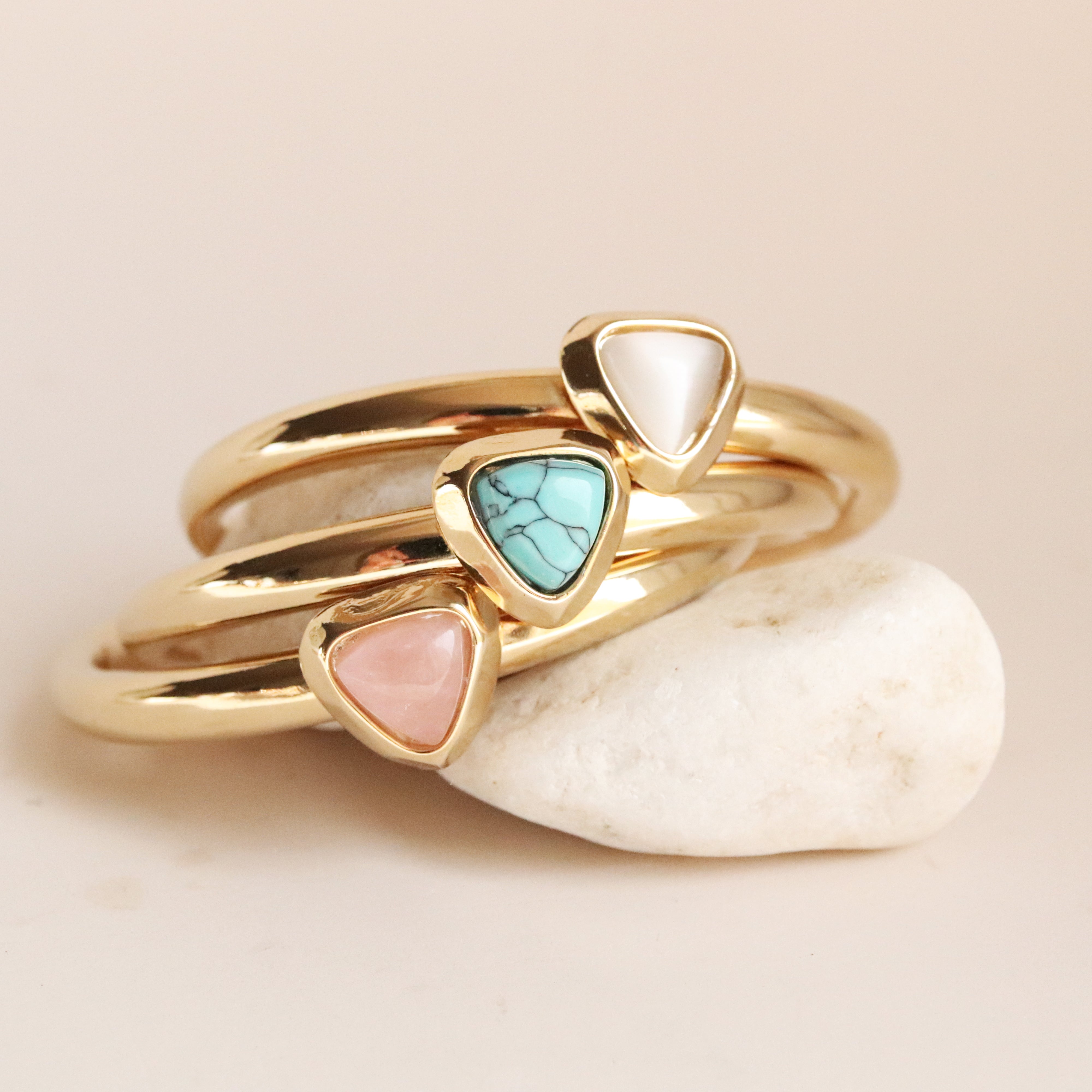 Brazalete Dorado Event Triangulo
