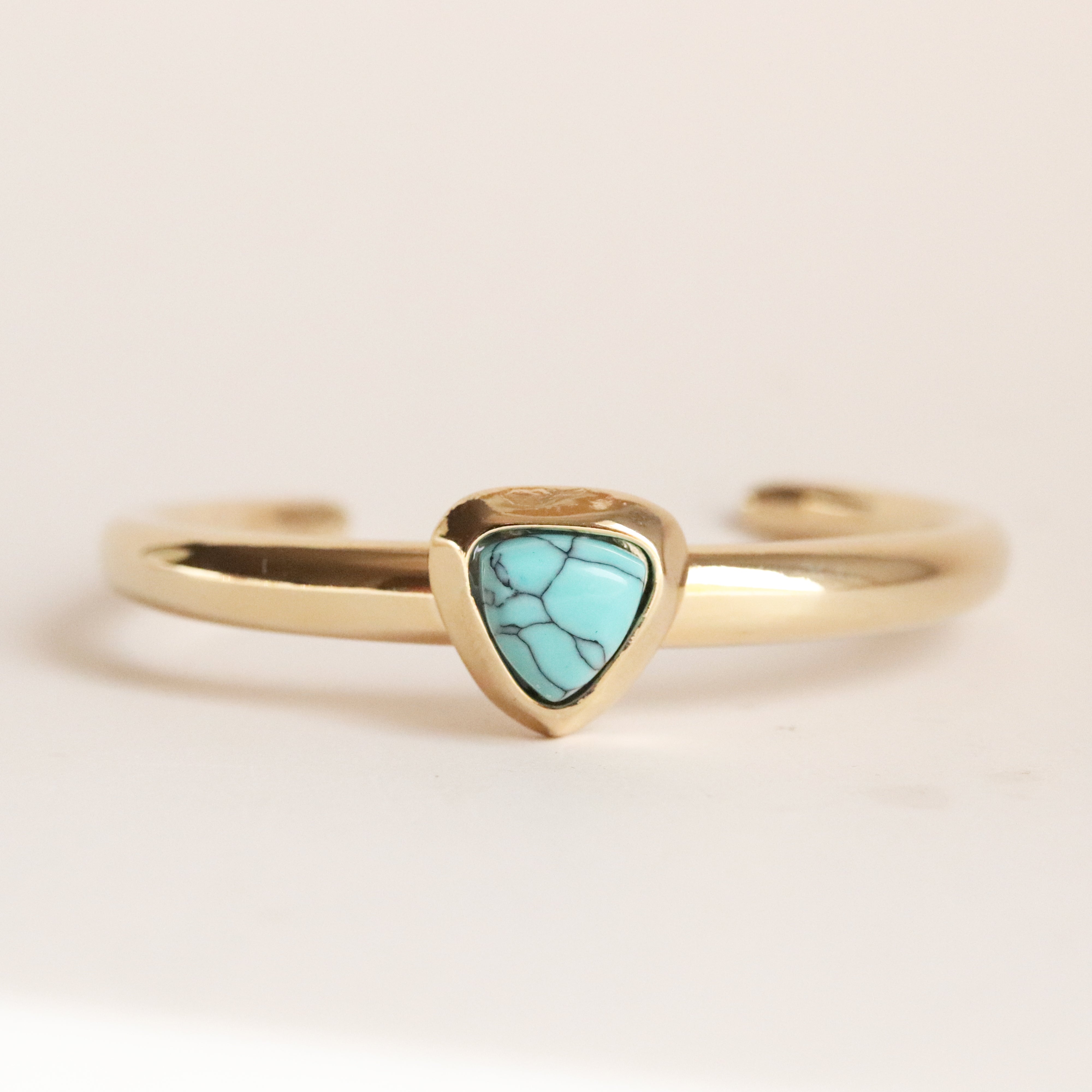 Brazalete Dorado Event Triangulo