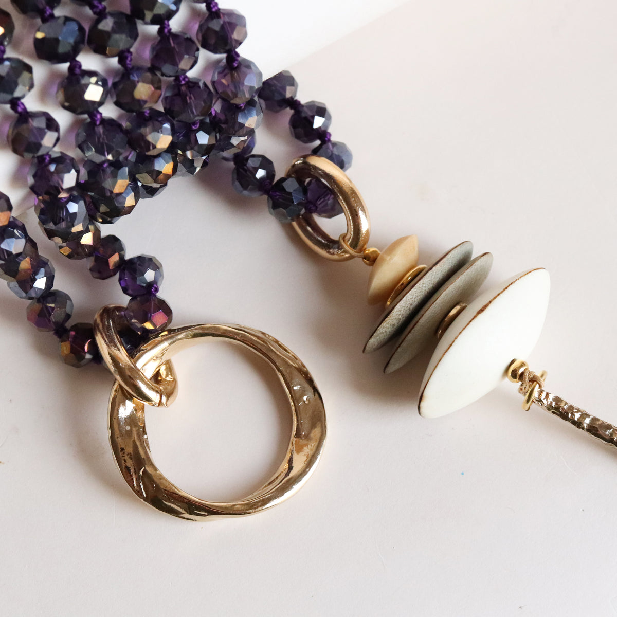 Emolo ODRI MUSHA necklace in lilac and beige, with gold ring and pendant