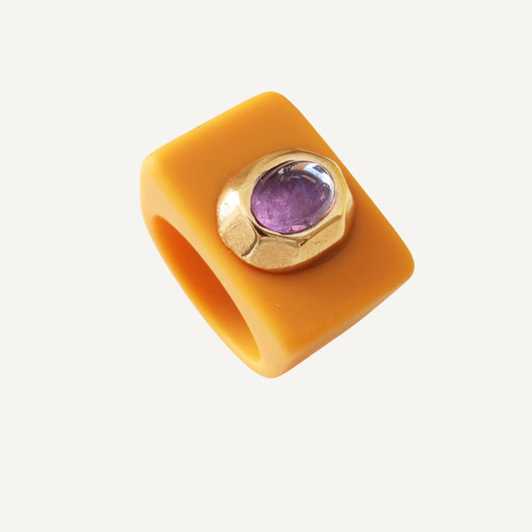 Anillo grande color mostaza Amatista