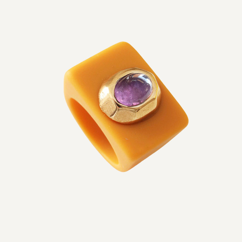 Anillo grande color mostaza Amatista