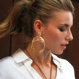 Pendientes dorados con cierre a presión para mujer 