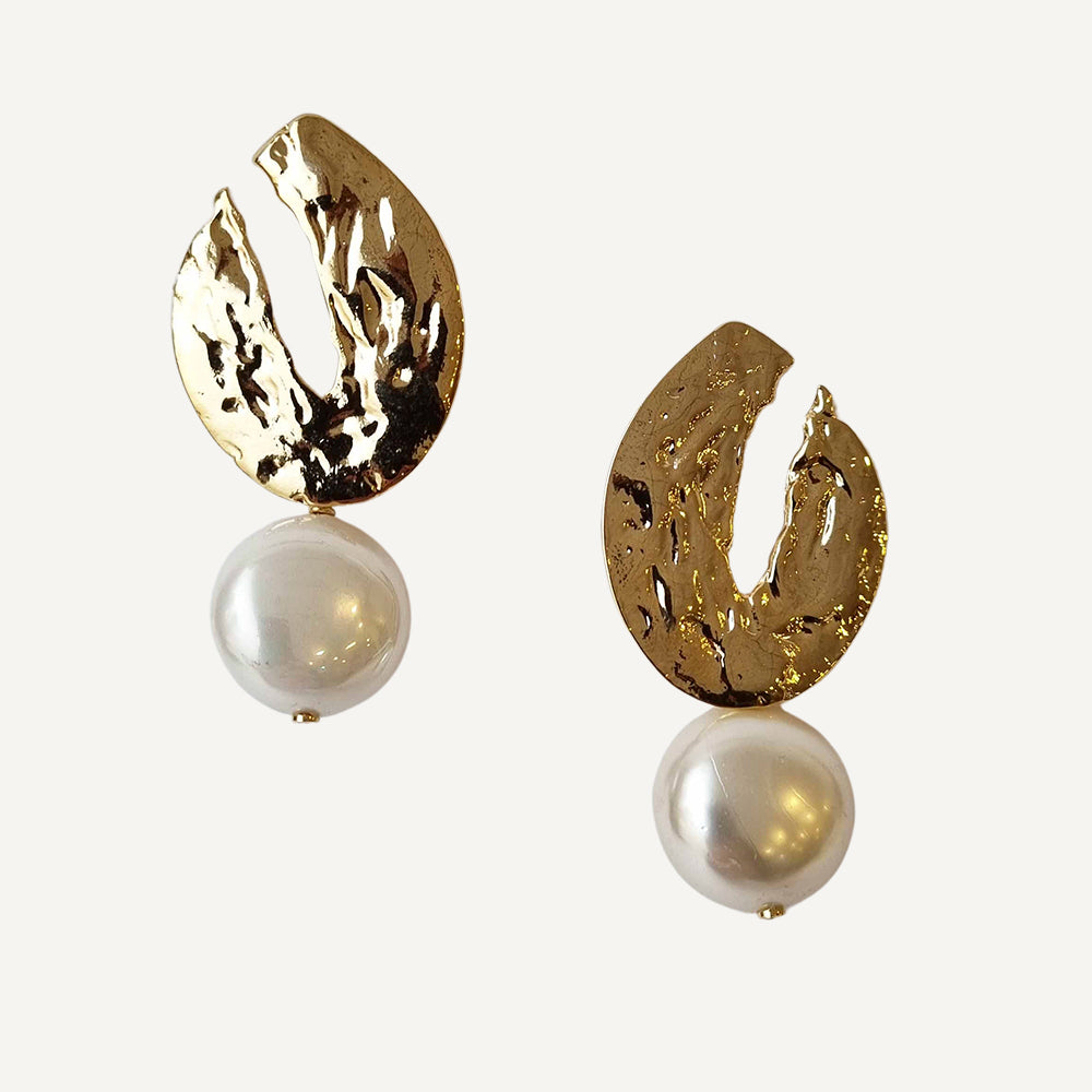 Pendientes para mujer con pieza dorada y perla