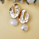 Pendientes dorados con perla para mujer con cierre a presión