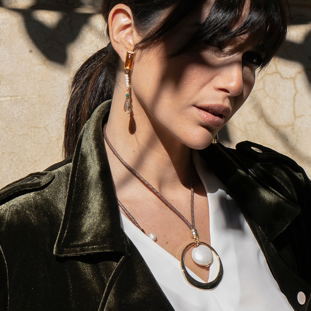 Pendientes color miel para mujer con piedra natural y perlas