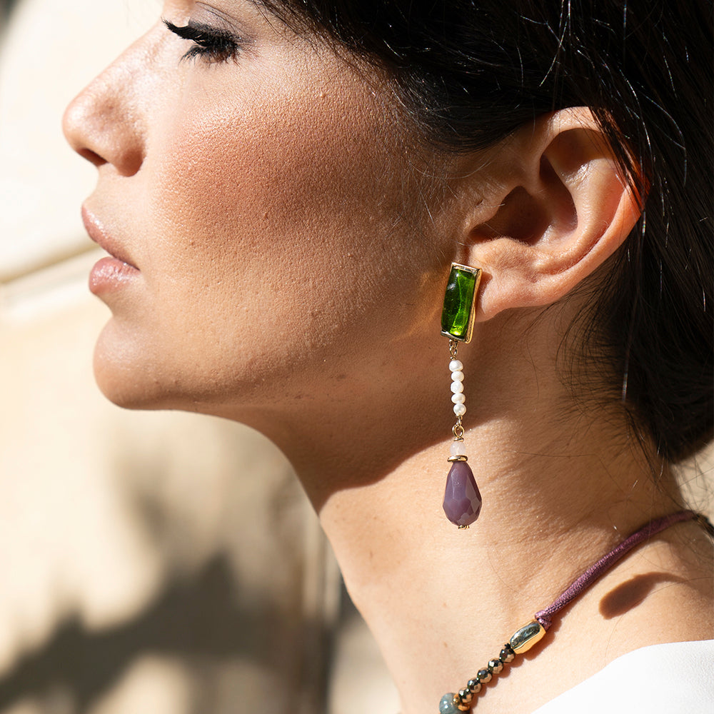 Pendientes largos verdes con piedra natural y perlas para mujer