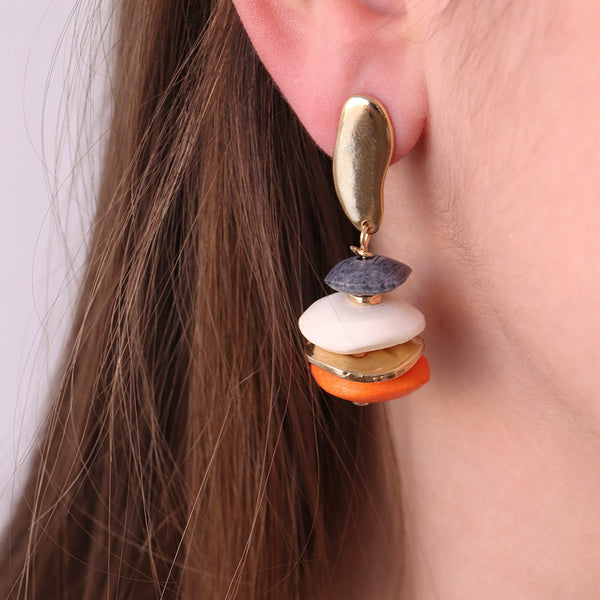 Pendientes pequeños dorados para mujer 