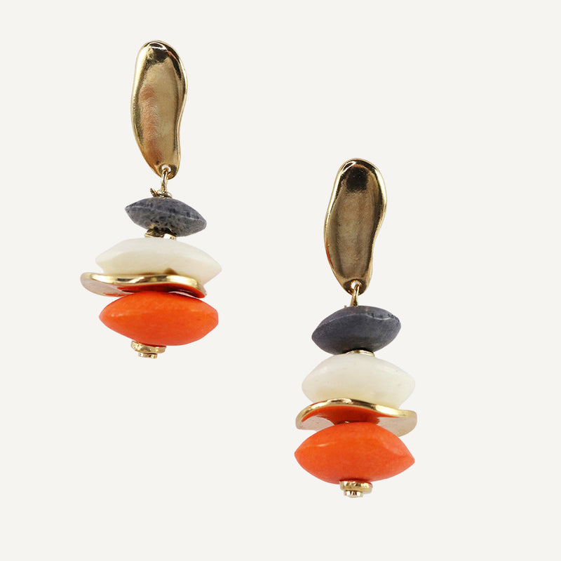 Pendientes pequeños dorados con piedras naturales para mujer