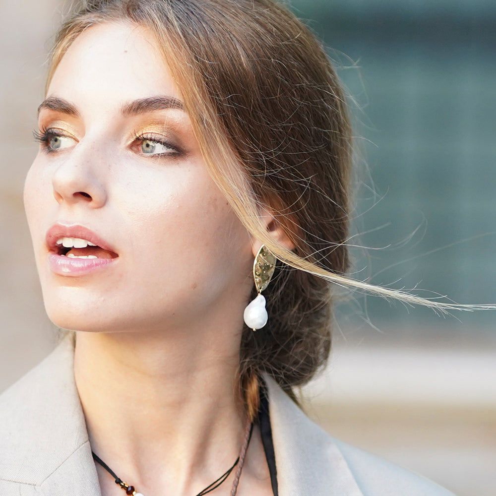 Women's earrings with a gold-plated piece and pearl
