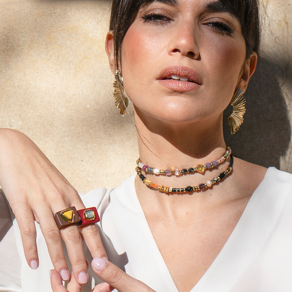 Pendientes largos dorados para mujer con cierre a presión