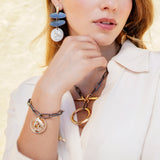 Pulsera cadena con moneda dorada para mujer