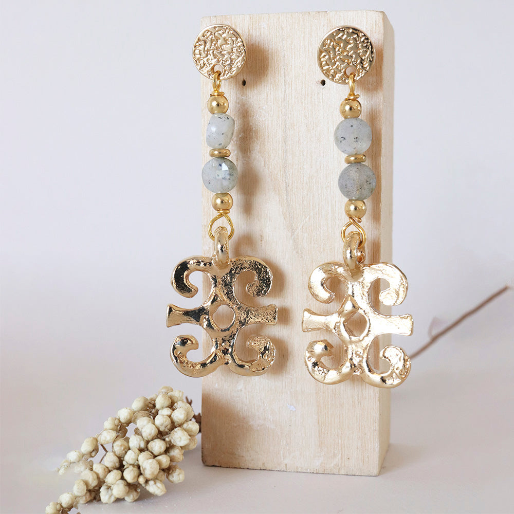 Pendientes dorados largos con piedras naturales para mujer