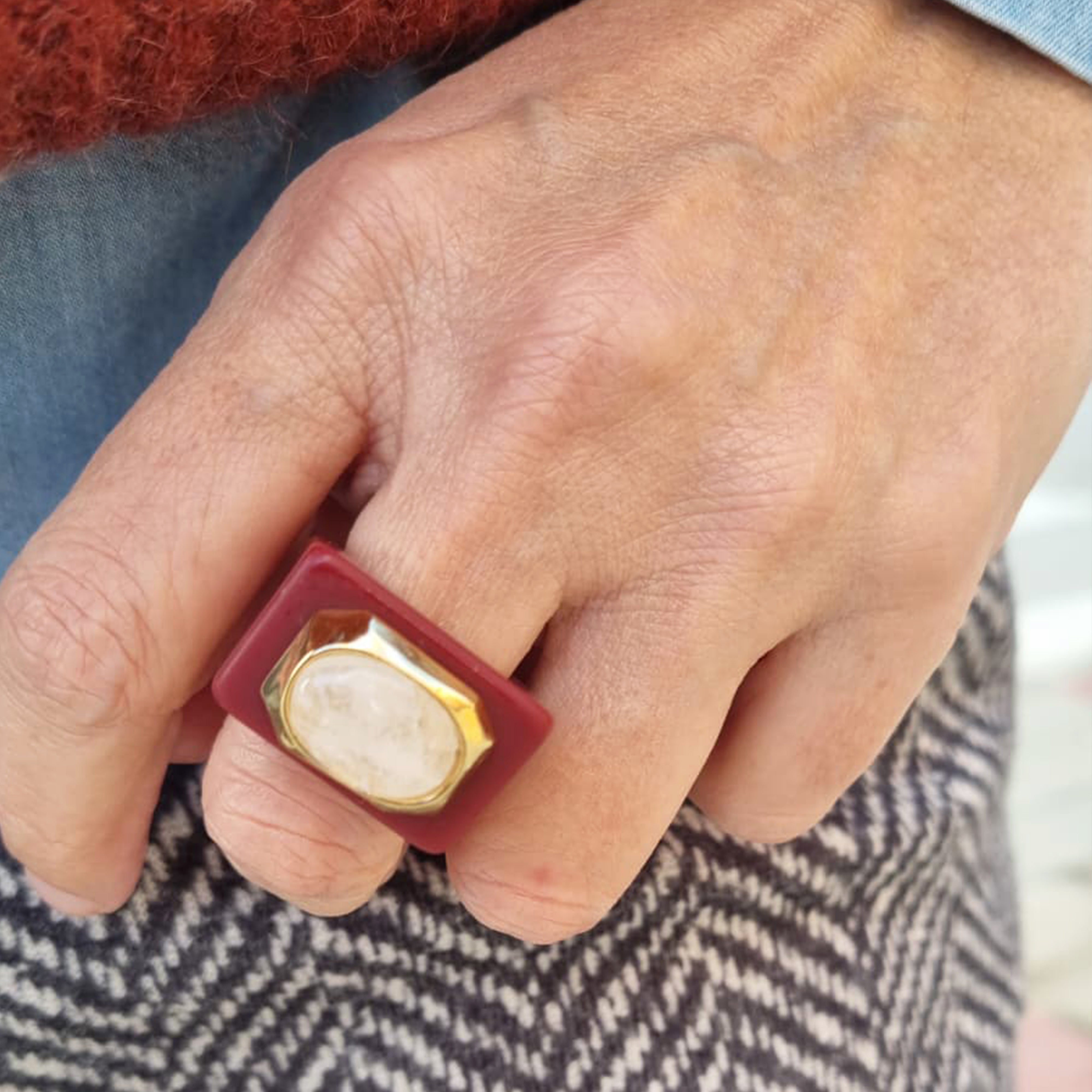 Anillo grande burdeos con cuarzo rosa-anillo-Émolo