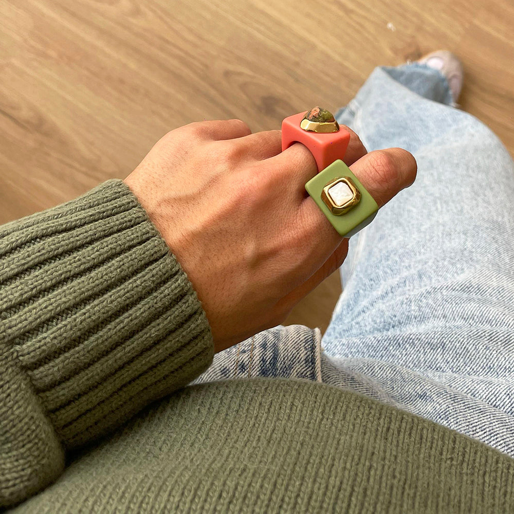 Anillo grande color verde pistacho con madreperla-anillo-Émolo