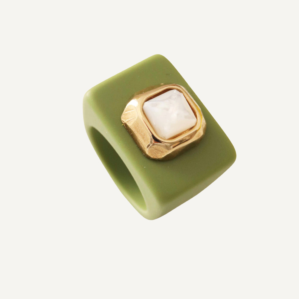 Green ring with mother-of-pearl stone