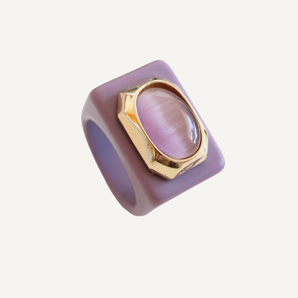Women's mulberry-colored ring with mauve selenite