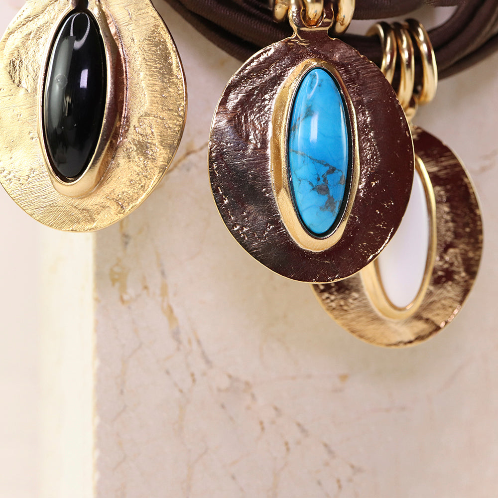 Short necklace for women, gold-plated piece and natural stone